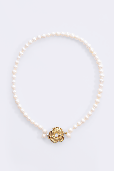 Camelia necklace