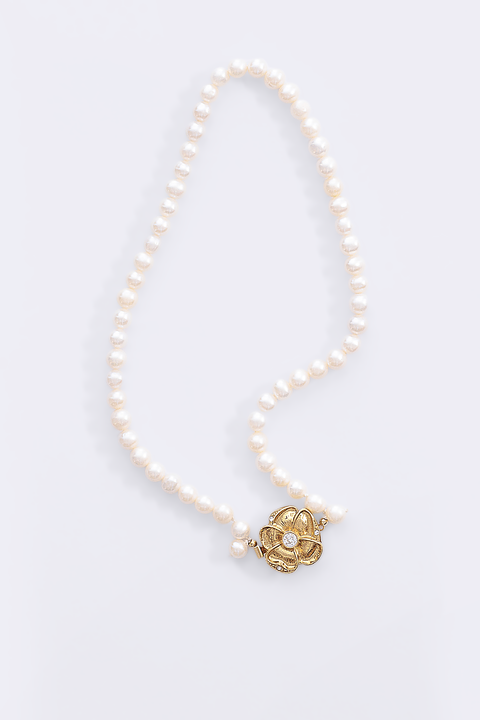 Camelia necklace